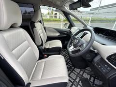 「この車の写真をもっと見たい」「状態が気になる」「この装備はついている？」どんな小さな疑問でもお気軽にお問い合わせください！ 4