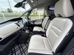 ＷＥＣＡＲＳでは各商談席に大型モニターをご用意しております！見やすい大画面でゆったりと全国の在庫をご覧いただけます！是非ご来店お待ちしております！ 7