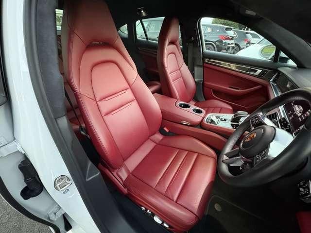 ターボ　ＰＤＫ　４ＷＤ　スポーツクロノＰＫＧ／ＢＯＳＥサラウンド／３６０°カメラ／１８Ｗａｙスポーツシート／４ゾーンオートエアコン／ボルドーレッドフルレザー／カーボンインテリア／Ａｐｐｌｅ　ＣａｒＰｌａｙ（画像22）