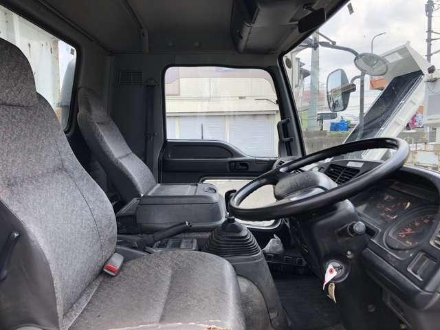 ベースグレード 7.2Dダンプ 4トンダンプ 外装仕上中(2枚目)