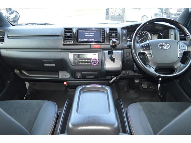 ハイエースバン スーパーＧＬ　ダークプライムＩＩ　ＴＳＳ　両側パワスラ　パノラミックビュー　Ｄインナーミラー　フリップダウン　純正ナビフルセグ　ベットキット（17枚目）