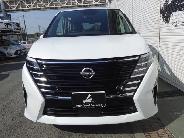 セレナ e-パワー ハイウェイスターV 純正12.3インチワイドディスプレイ&アラウンドビューモニター/両側電動スライドドア/インテリキー/車線逸脱抑制/革巻ステア/ビルトインETC/F&Rソナー/エマブレ/LEDライト/16AW/8人乗(5枚目)