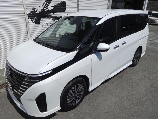 セレナ e-パワー ハイウェイスターV 純正12.3インチワイドディスプレイ&アラウンドビューモニター/両側電動スライドドア/インテリキー/車線逸脱抑制/革巻ステア/ビルトインETC/F&Rソナー/エマブレ/LEDライト/16AW/8人乗(9枚目)