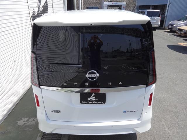 セレナ e-パワー ハイウェイスターV 純正12.3インチワイドディスプレイ&アラウンドビューモニター/両側電動スライドドア/インテリキー/車線逸脱抑制/革巻ステア/ビルトインETC/F&Rソナー/エマブレ/LEDライト/16AW/8人乗(12枚目)