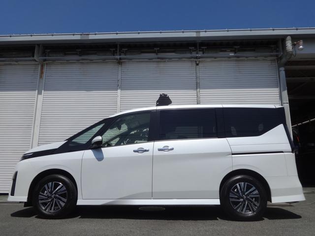 セレナ e-パワー ハイウェイスターV 純正12.3インチワイドディスプレイ&アラウンドビューモニター/両側電動スライドドア/インテリキー/車線逸脱抑制/革巻ステア/ビルトインETC/F&Rソナー/エマブレ/LEDライト/16AW/8人乗(14枚目)