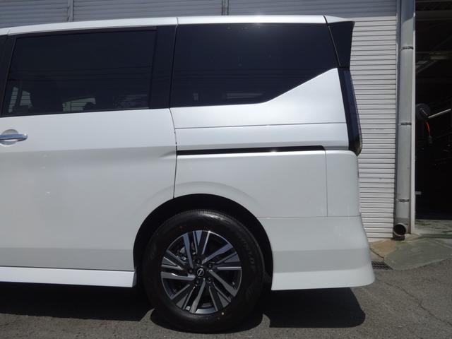 セレナ e-パワー ハイウェイスターV 純正12.3インチワイドディスプレイ&アラウンドビューモニター/両側電動スライドドア/インテリキー/車線逸脱抑制/革巻ステア/ビルトインETC/F&Rソナー/エマブレ/LEDライト/16AW/8人乗(17枚目)