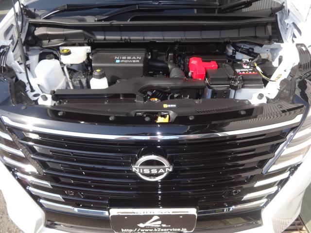 セレナ e-パワー ハイウェイスターV 純正12.3インチワイドディスプレイ&アラウンドビューモニター/両側電動スライドドア/インテリキー/車線逸脱抑制/革巻ステア/ビルトインETC/F&Rソナー/エマブレ/LEDライト/16AW/8人乗(19枚目)