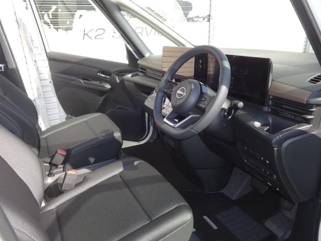 セレナ e-パワー ハイウェイスターV 純正12.3インチワイドディスプレイ&アラウンドビューモニター/両側電動スライドドア/インテリキー/車線逸脱抑制/革巻ステア/ビルトインETC/F&Rソナー/エマブレ/LEDライト/16AW/8人乗(20枚目)