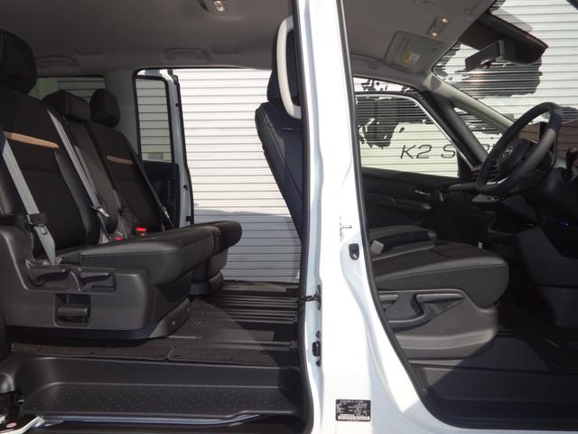 セレナ e-パワー ハイウェイスターV 純正12.3インチワイドディスプレイ&アラウンドビューモニター/両側電動スライドドア/インテリキー/車線逸脱抑制/革巻ステア/ビルトインETC/F&Rソナー/エマブレ/LEDライト/16AW/8人乗(24枚目)