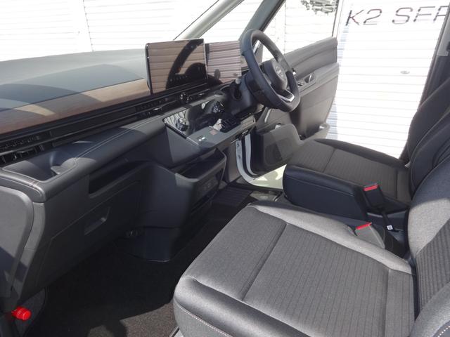 セレナ e-パワー ハイウェイスターV 純正12.3インチワイドディスプレイ&アラウンドビューモニター/両側電動スライドドア/インテリキー/車線逸脱抑制/革巻ステア/ビルトインETC/F&Rソナー/エマブレ/LEDライト/16AW/8人乗(25枚目)