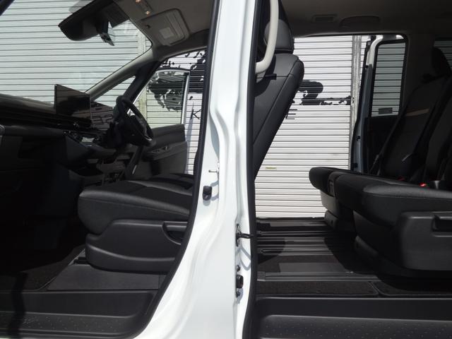 セレナ e-パワー ハイウェイスターV 純正12.3インチワイドディスプレイ&アラウンドビューモニター/両側電動スライドドア/インテリキー/車線逸脱抑制/革巻ステア/ビルトインETC/F&Rソナー/エマブレ/LEDライト/16AW/8人乗(29枚目)