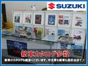 店内には新車のカタログを数多く設置しております。車種でお悩みの方の為に幅広く取り揃えておりますので是非手にとってご覧ください。必要であれば、スタッフから車のご説明もさせて頂きますよ♪
