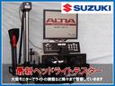 当店自慢のヘッドライトテスターです!主にライトの向きなどを調整する際に使用します。他では珍しい大型モニター付きの為、より精度の高い整備を行うことができます♪