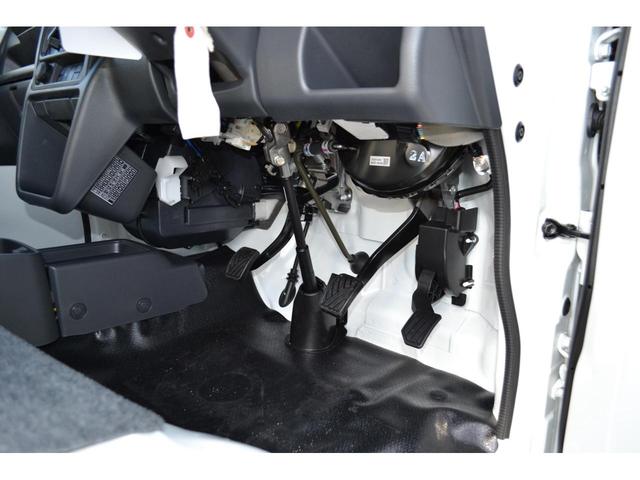 キャリイトラック 　スーパーキャリイ／Ｘ／３方開／届出済未使用車／新車保証付き／５速マニュアル車／（6枚目）