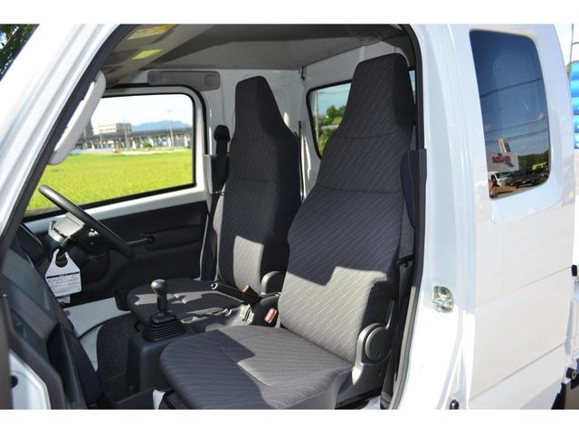 キャリイトラック 　スーパーキャリイ／Ｘ／３方開／届出済未使用車／新車保証付き／５速マニュアル車／（8枚目）