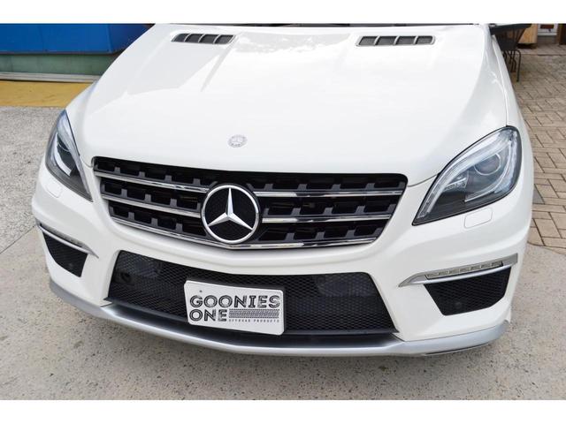 Ｍクラス ＭＬ６３　ＡＭＧ　ＭＬ６３　ＡＭＧ（５名）／パフォーマンスＰＫＧ／パノラミックスライディングルーフ／レザーシート／シートヒーター／純正ナビ／Ｂカメラ／ＥＴＣ／リアオートゲート／パワーシート／キセノンライト／（25枚目）