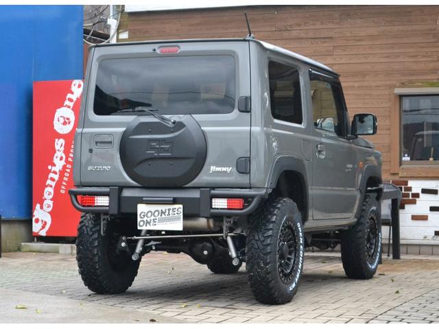 ジムニー ＸＣ　４ＷＤ　３インチリフトアップ　オープンカントリーＭＴタイヤ　　ホイールＸＪ０８　　ＧＢフェザーバンパー　ＧＢスペアタイヤカバー　（ミディアムグレー）（2枚目）