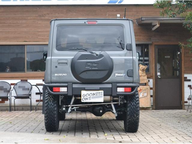 ジムニー ＸＣ　４ＷＤ　３インチリフトアップ　オープンカントリーＭＴタイヤ　　ホイールＸＪ０８　　ＧＢフェザーバンパー　ＧＢスペアタイヤカバー　（ミディアムグレー）（4枚目）