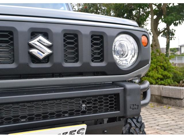 ジムニー ＸＣ　４ＷＤ　３インチリフトアップ　オープンカントリーＭＴタイヤ　　ホイールＸＪ０８　　ＧＢフェザーバンパー　ＧＢスペアタイヤカバー　（ミディアムグレー）（10枚目）