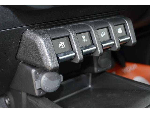 ジムニー ＸＣ　４ＷＤ　ＧＢ新車コンプリートカー　超軽量アルミバンパー　３インチリフトアップカスタム　ＴＯＹＯＭＴタイヤ　ＭＬＪホイール　ルーフキャリア　ワイドセンターリアラダー　新車保証付き（9枚目）