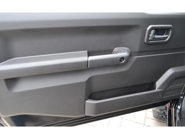 ジムニー ＸＣ　４ＷＤ　ＧＢ新車コンプリートカー　超軽量アルミバンパー　３インチリフトアップカスタム　ＴＯＹＯＭＴタイヤ　ＭＬＪホイール　ルーフキャリア　ワイドセンターリアラダー　新車保証付き（13枚目）