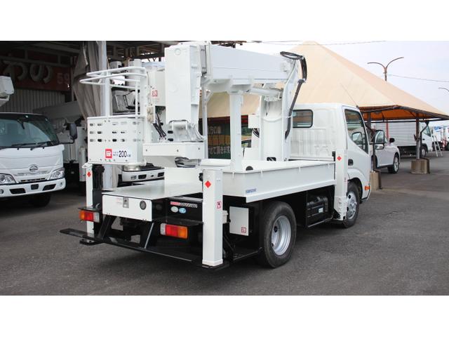 デュトロ 　アイチ　高所作業車　ＳＢ１２Ａ　作業床高１２Ｍ　第３第２アルミブーム　鉄２００ＫＧバケット　ターボ　１２Ｍ高所作業車（3枚目）