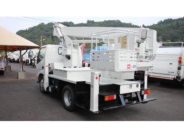 デュトロ 　アイチ　高所作業車　ＳＢ１２Ａ　作業床高１２Ｍ　第３第２アルミブーム　鉄２００ＫＧバケット　ターボ　１２Ｍ高所作業車（4枚目）