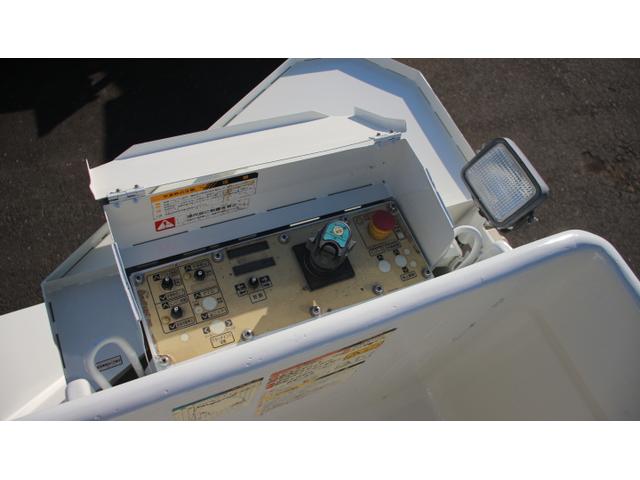 エルフトラック 　アイチ高所作業車　ＳＨ１１Ａ　作業床高１１Ｍ　１レバー　アウトリガー自動張り出し格納　ＦＲＰ２００ＫＧバケット　ターボ　Ｆ６速（8枚目）