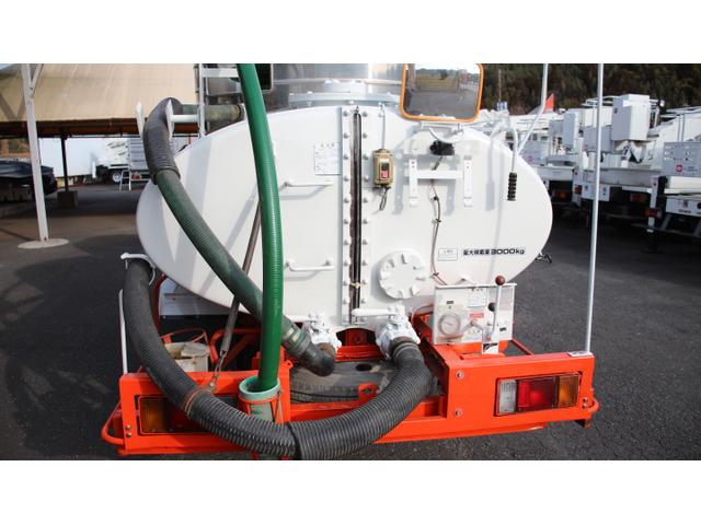 エルフトラック 　東急　糞尿車　ＶＣ３　衛生車　バキュームカー　最大積載量３０００ＫＧ　ターボ（5枚目）