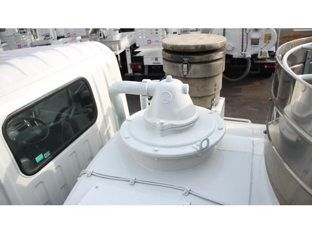 エルフトラック 　東急　糞尿車　ＶＣ３　衛生車　バキュームカー　最大積載量３０００ＫＧ　ターボ（8枚目）