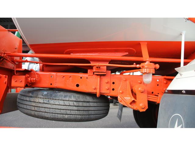 エルフトラック 　東急　糞尿車　ＶＣ３　衛生車　バキュームカー　最大積載量３０００ＫＧ　ターボ（11枚目）