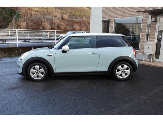 ＭＩＮＩ クーパー　アイスブルー　純正ナビ／純正アルミ（3枚目）