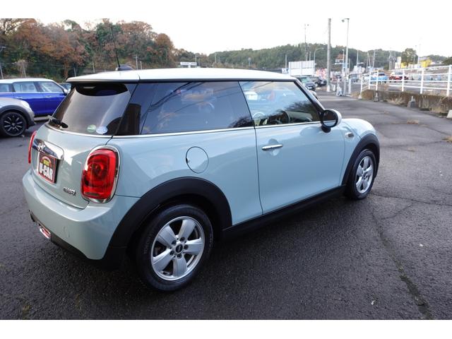 ＭＩＮＩ クーパー　アイスブルー　純正ナビ／純正アルミ（9枚目）