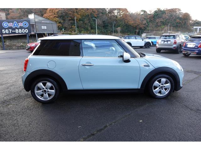 ＭＩＮＩ クーパー　アイスブルー　純正ナビ／純正アルミ（10枚目）