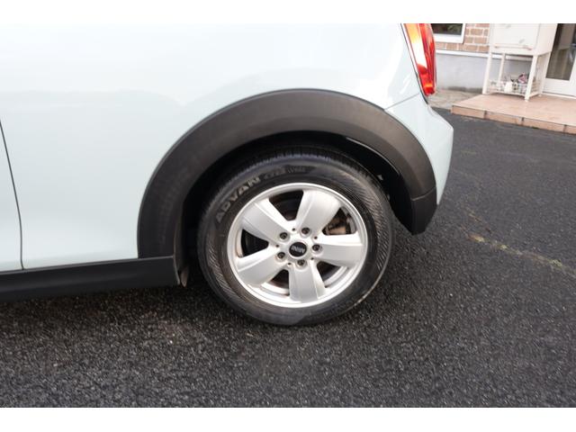 ＭＩＮＩ クーパー　アイスブルー　純正ナビ／純正アルミ（14枚目）