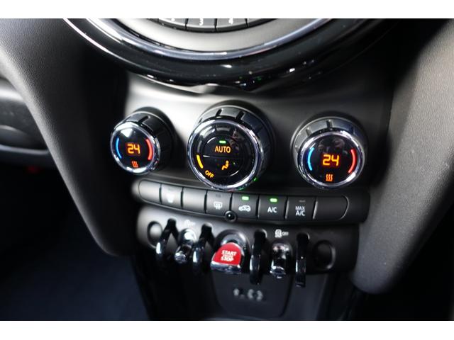 ＭＩＮＩ クーパー　アイスブルー　純正ナビ／純正アルミ（23枚目）