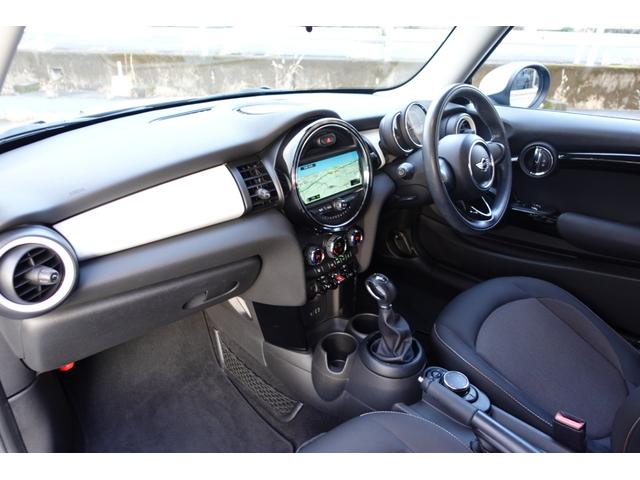 ＭＩＮＩ クーパー　アイスブルー　純正ナビ／純正アルミ（24枚目）