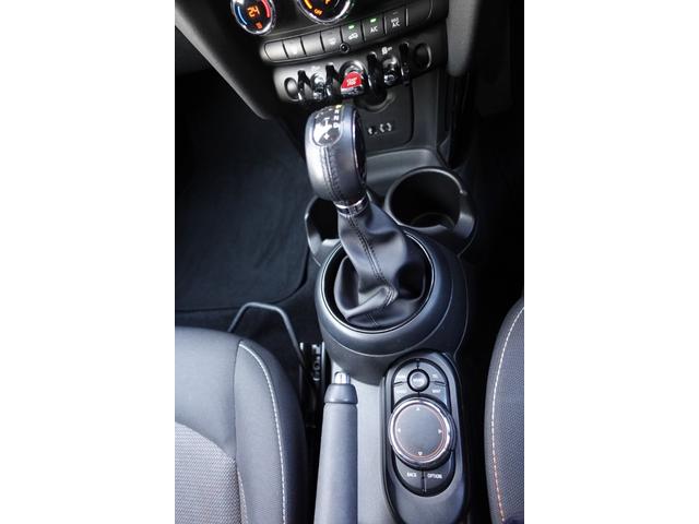 ＭＩＮＩ クーパー　アイスブルー　純正ナビ／純正アルミ（25枚目）