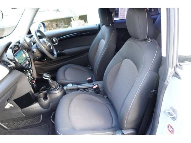 ＭＩＮＩ クーパー　アイスブルー　純正ナビ／純正アルミ（27枚目）