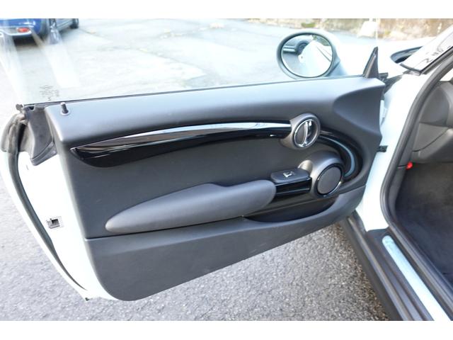 ＭＩＮＩ クーパー　アイスブルー　純正ナビ／純正アルミ（28枚目）