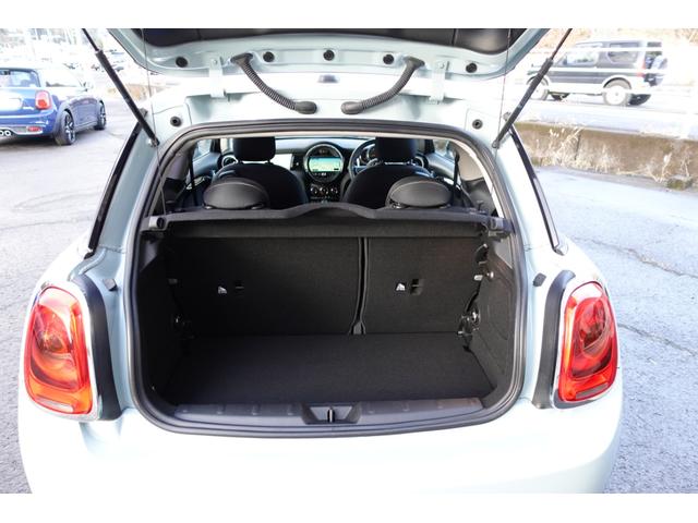 ＭＩＮＩ クーパー　アイスブルー　純正ナビ／純正アルミ（29枚目）