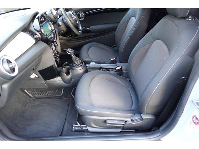 ＭＩＮＩ クーパー　アイスブルー　純正ナビ／純正アルミ（30枚目）