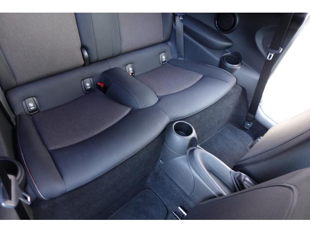 ＭＩＮＩ クーパー　アイスブルー　純正ナビ／純正アルミ（32枚目）