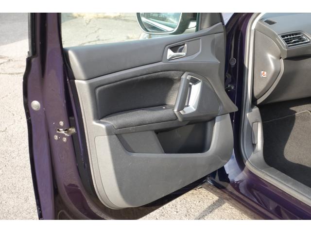 ３０８ ＳＷ　アリュール　ブルーＨＤｉ　ディーゼルターボ／ガラスルーフ／純正ナビ／ＴＶ／純正アルミ（27枚目）