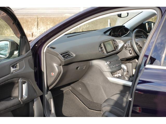 ３０８ ＳＷ　アリュール　ブルーＨＤｉ　ディーゼルターボ／ガラスルーフ／純正ナビ／ＴＶ／純正アルミ（30枚目）