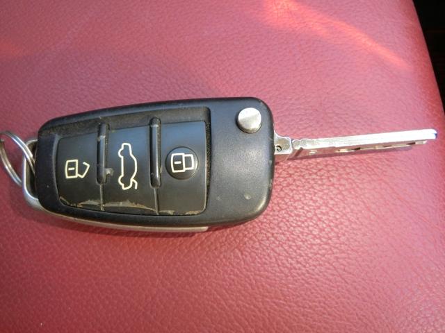 Ａ１ １．４ＴＦＳＩ　ＥＴＣ　ナビ　アルミホイール　オートライト　キーレスエントリー　シートヒーター　ＡＴ　盗難防止システム　ＡＢＳ　ＥＳＣ　ＣＤ　ＵＳＢ　Ｂｌｕｅｔｏｏｔｈ　エアコン　パワーステアリング　パワーウィンドウ（6枚目）