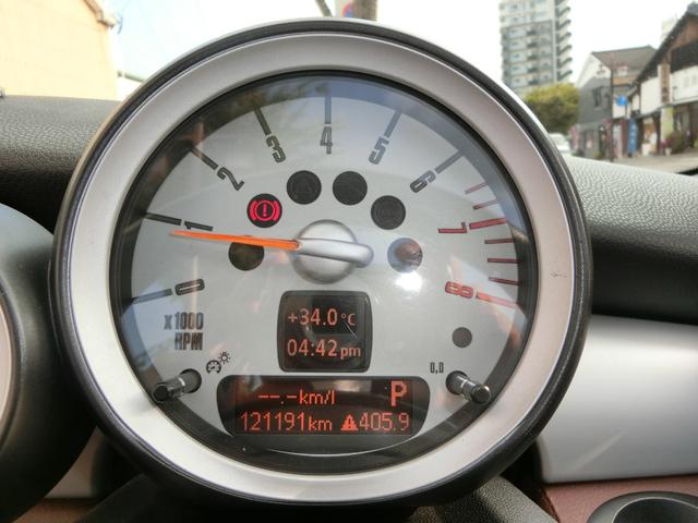 ＭＩＮＩ クーパー　コンバーチブル　オープンカー　ＥＴＣ　ＡＴ　キーレスエントリー　アルミホイール　盗難防止システム　ＡＢＳ　ＣＤ　エアコン　パワーステアリング　パワーウィンドウ（23枚目）