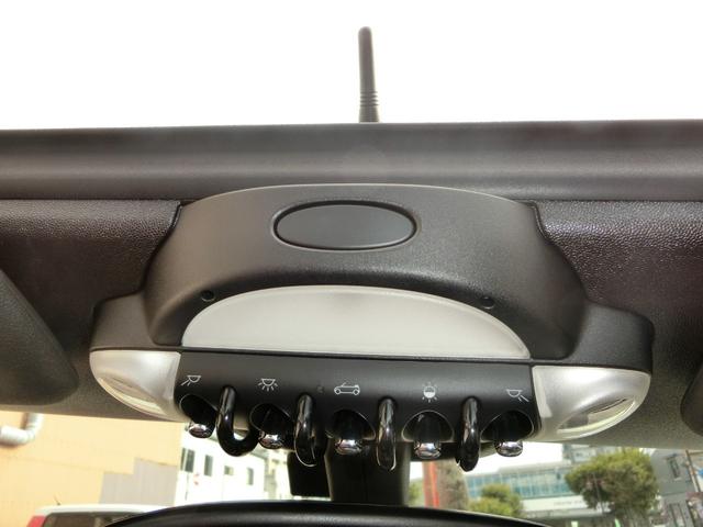 ＭＩＮＩ クーパー　コンバーチブル　オープンカー　ＥＴＣ　ＡＴ　キーレスエントリー　アルミホイール　盗難防止システム　ＡＢＳ　ＣＤ　エアコン　パワーステアリング　パワーウィンドウ（25枚目）