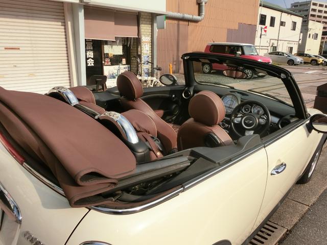 ＭＩＮＩ クーパー　コンバーチブル　オープンカー　ＥＴＣ　ＡＴ　キーレスエントリー　アルミホイール　盗難防止システム　ＡＢＳ　ＣＤ　エアコン　パワーステアリング　パワーウィンドウ（29枚目）