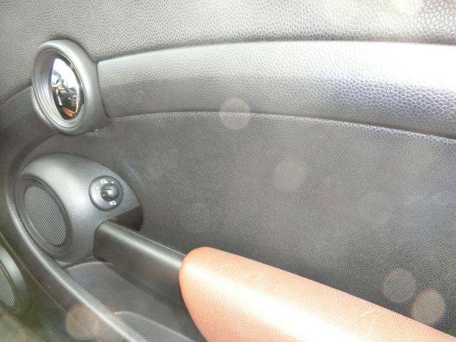 ＭＩＮＩ クーパー　コンバーチブル　オープンカー　ＥＴＣ　ＡＴ　キーレスエントリー　アルミホイール　盗難防止システム　ＡＢＳ　ＣＤ　エアコン　パワーステアリング　パワーウィンドウ（47枚目）